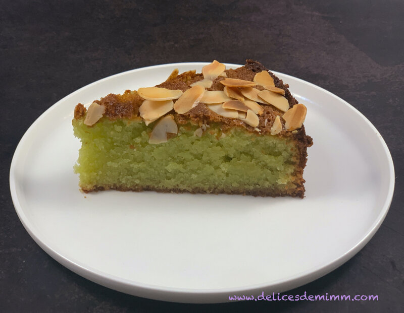 Gâteau fondant aux amandes et aux pistaches