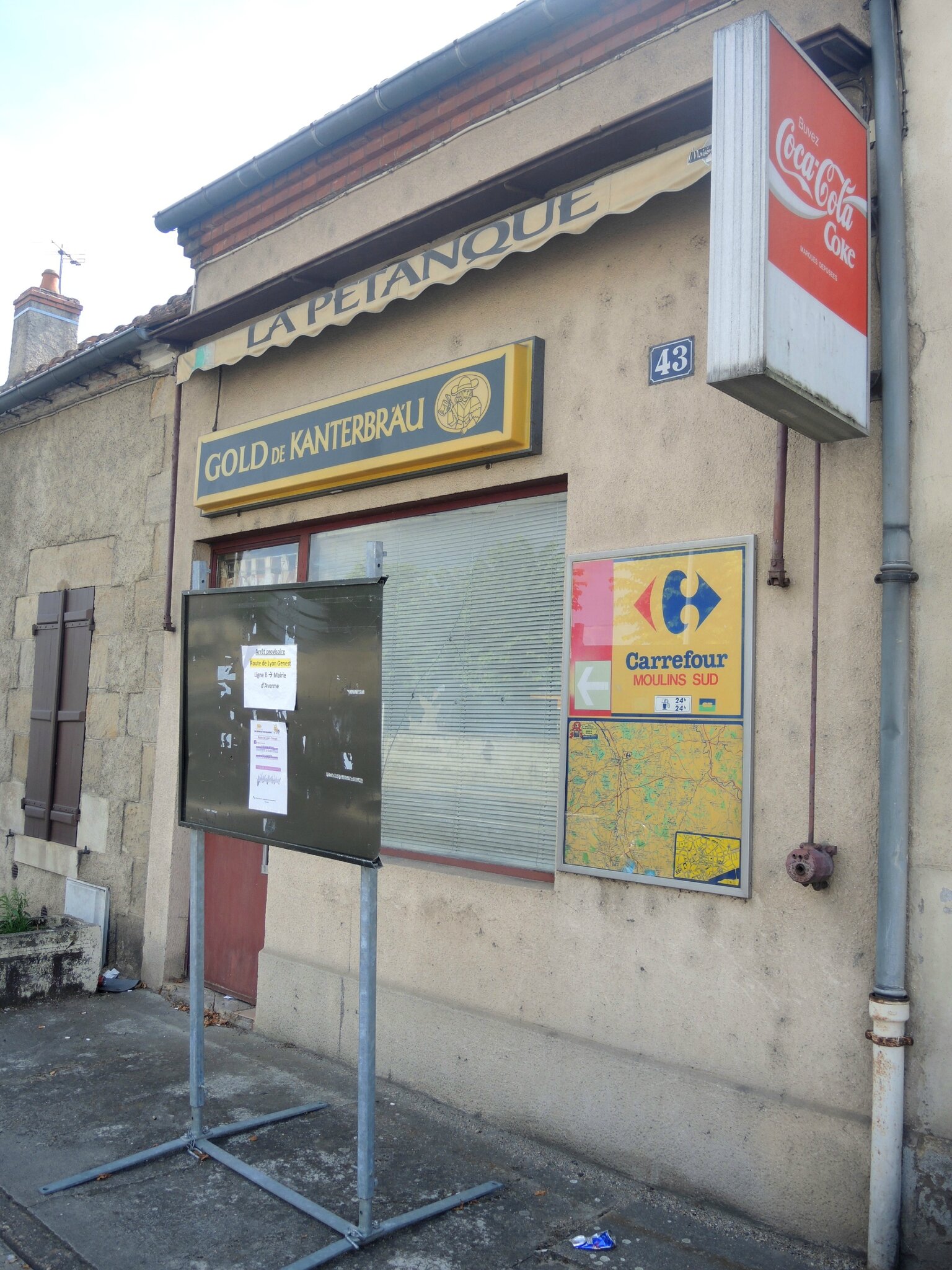 Moulins, ancien bar (03)