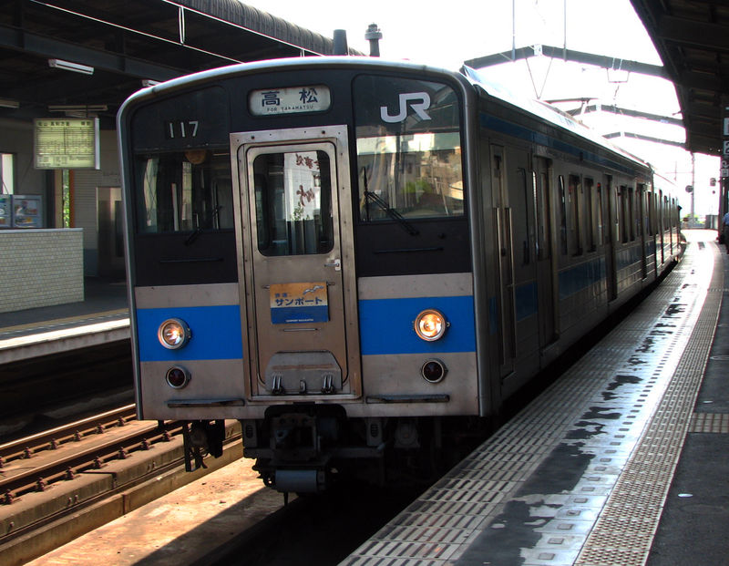 JR 121系　丸亀駅