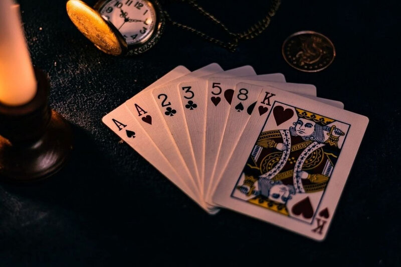 comparativa-poker-vs-blackjack-con-cual-ganas-mas-dinero-