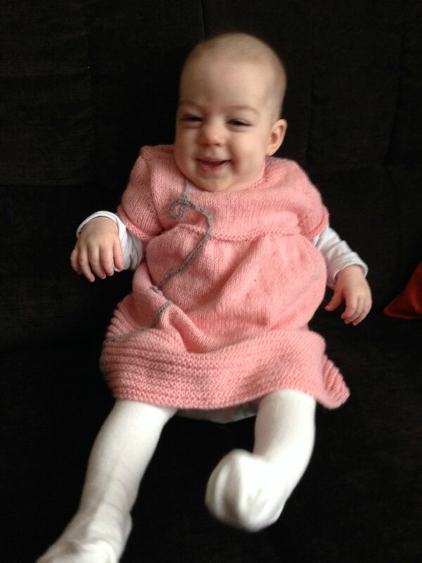 avec robe rose