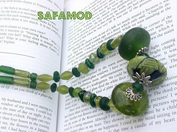 Collier jardin extraordinaire en verre très printanier