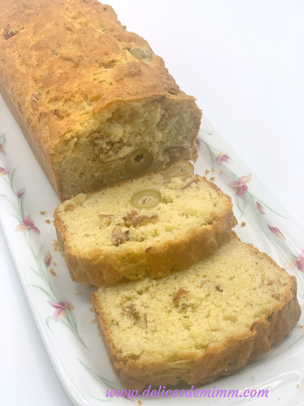 Cake aux olives, lard fumé, comté et parmesan 5