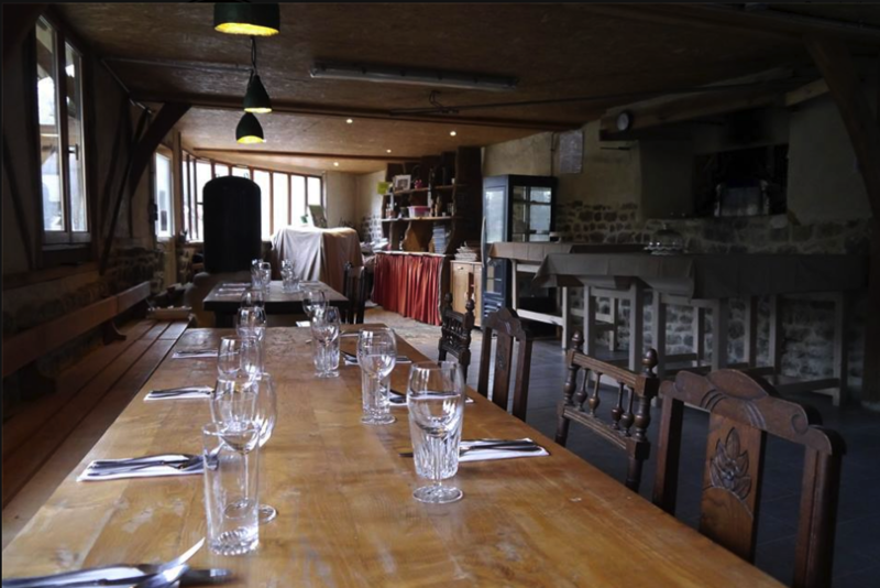 le P'tit Mangeons café cantine culturel bio et local Avranches salle