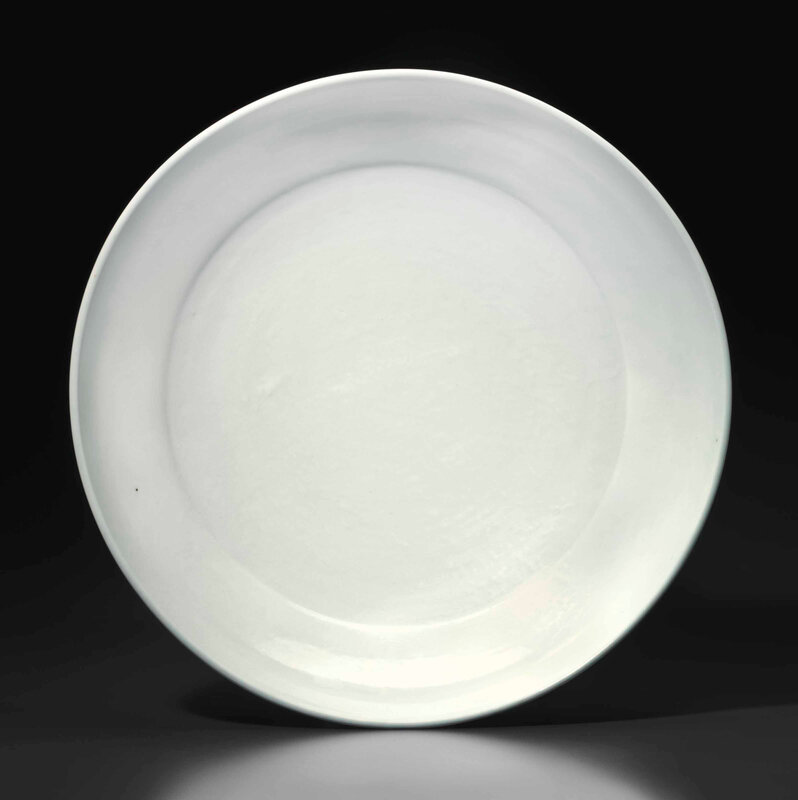 A large white-glazed porcelain dish, Yongle period (1403-1425)