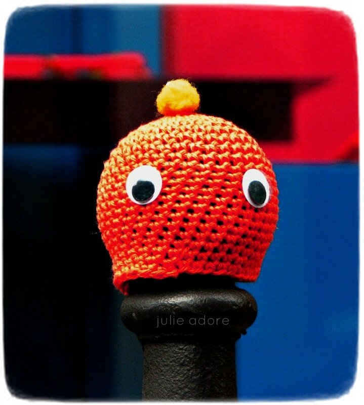 julie adore crochet yarn bombing paris champs elysees kenzo crochet street art