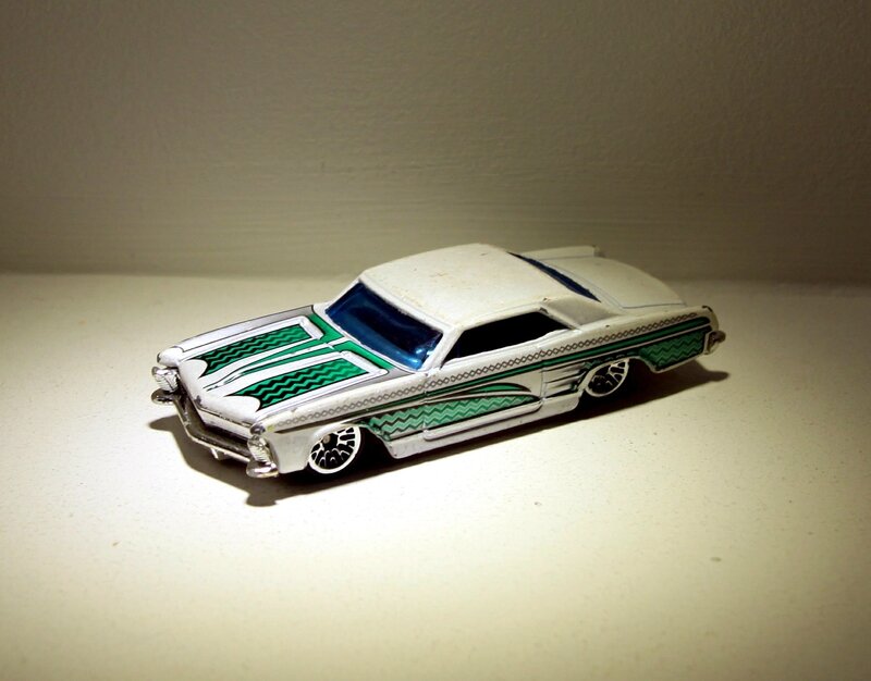 Buick riviera de 1964 (2003)(Hotwheels)