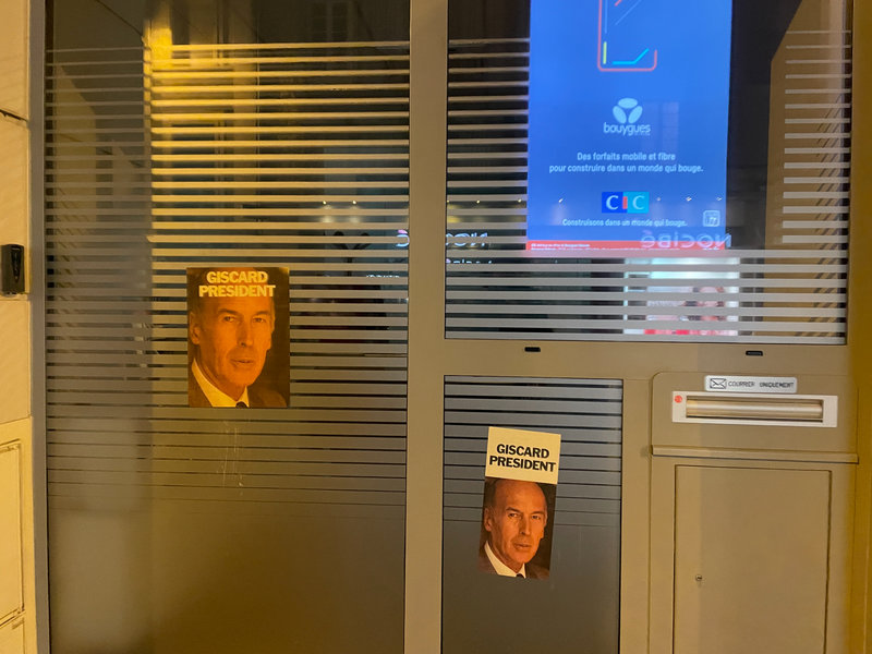 Président_Giscard_VGE_affiche_Avranches_rue Constitution_banque_CIC_13 mars_2022
