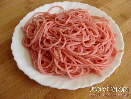 Spaghetti roses au beurre