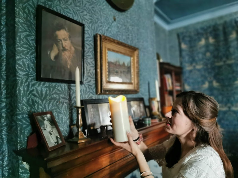 Helen Elletson, curator at Emery Walker's House Mantlepiece