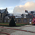 Incendie à la mairie de <b>Flers</b> (Orne): heureusement le château n'a pas été touché.