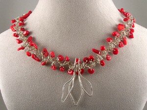 Collier crocheté en argentium et corail avec pendentif sans breloques