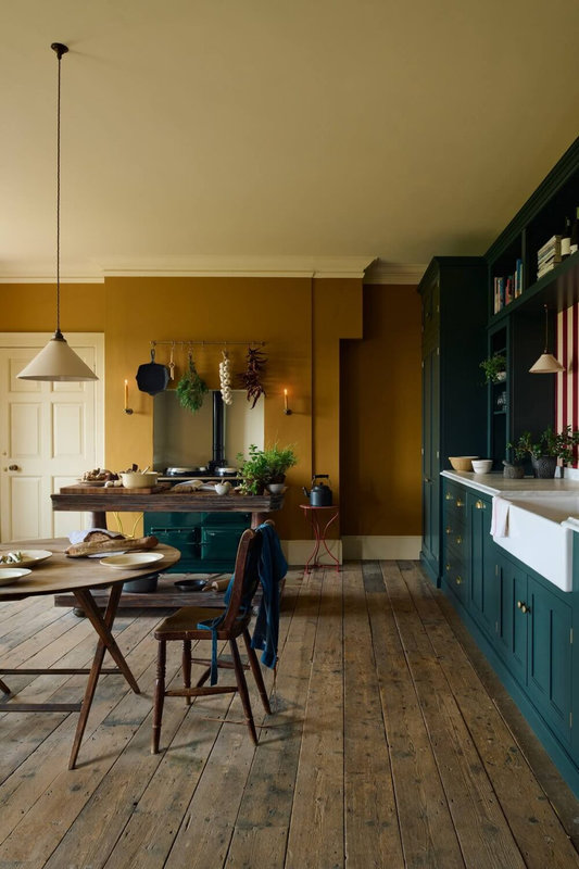 blue-classic-english-kitchen-cabinets-yellow-walls-nordroom-1000x1500