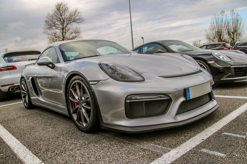 Porsche Cayman GT4