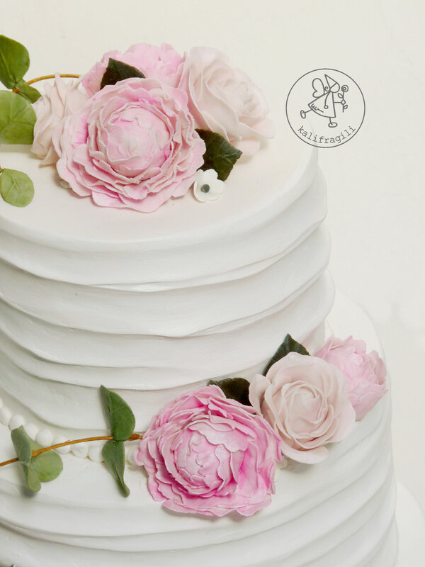 Wedding cake pivoines, roses et eucalyptus