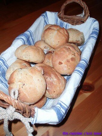 recettes legumes CHIVES BREAD & BUTTER CE PAIN EST BON : PETITS PAINS A LA CIBOULETTE