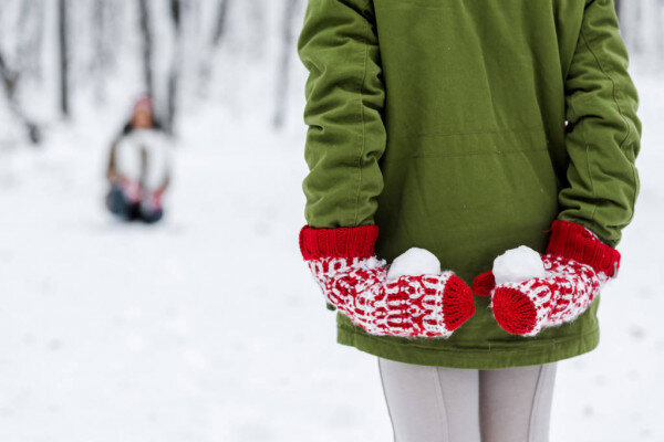 depositphotos_233876368-stock-photo-cropped-view-child-holding-snowballs