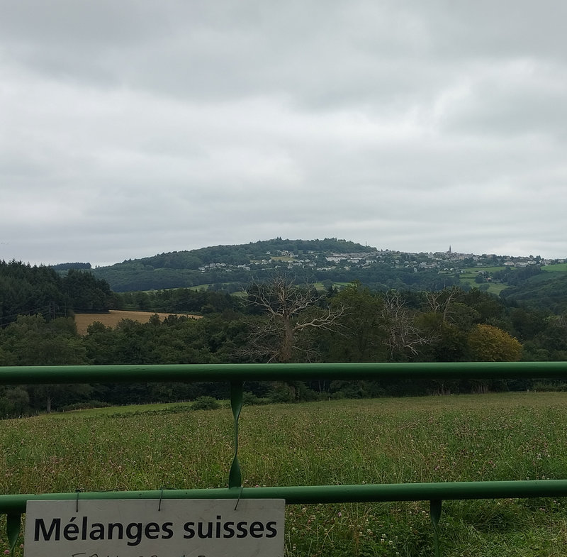 Saint-Hilaire-en-Morvan, vue sur Chateau-Chinon