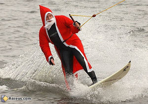 Santa_surfing