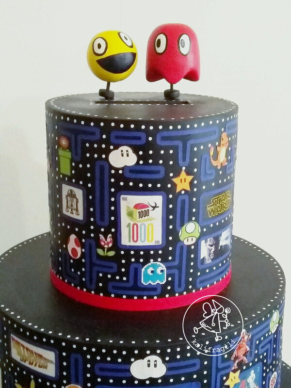 Gâteau urne, mariage, thème Packman, univers Geek