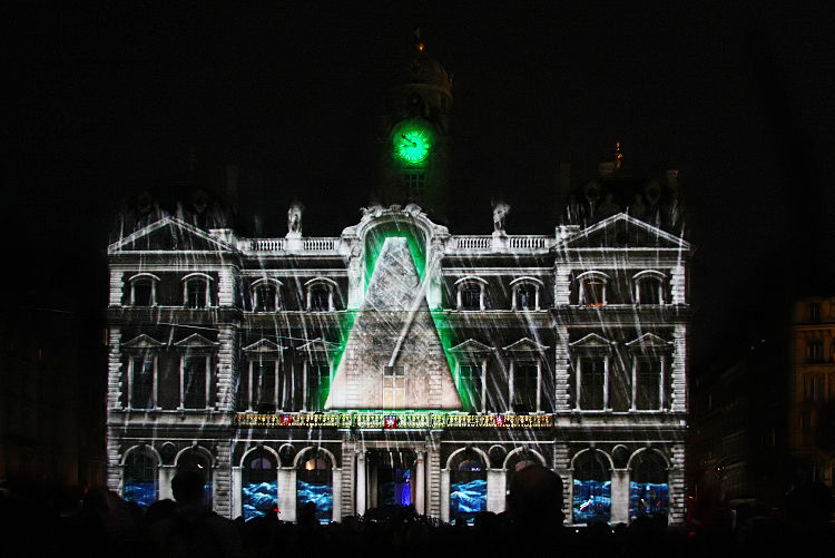 12a - L'hôtel de ville et ses transformations au gré du temps et