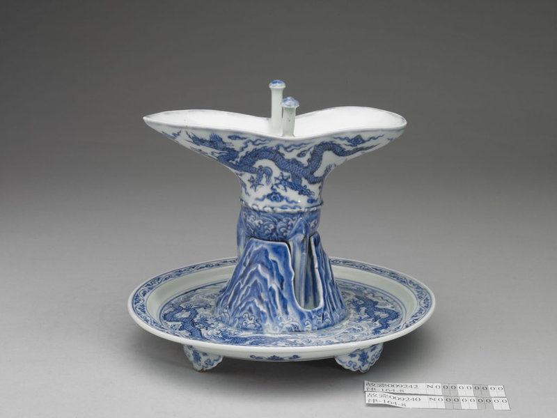 A blue and white 'dragon' jue and stand, Ming dynasty, Yongle reign (1403-1424). © Taipei Palace Museum