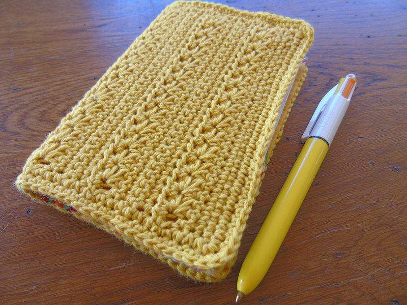 carnet au crochet moutarde