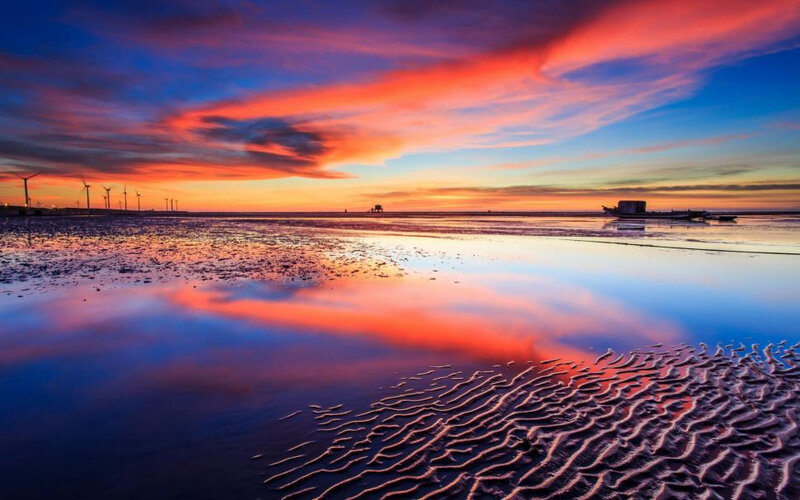 sea-beach-sunset-boats-red-sky-1080P-wallpaper-middle-size