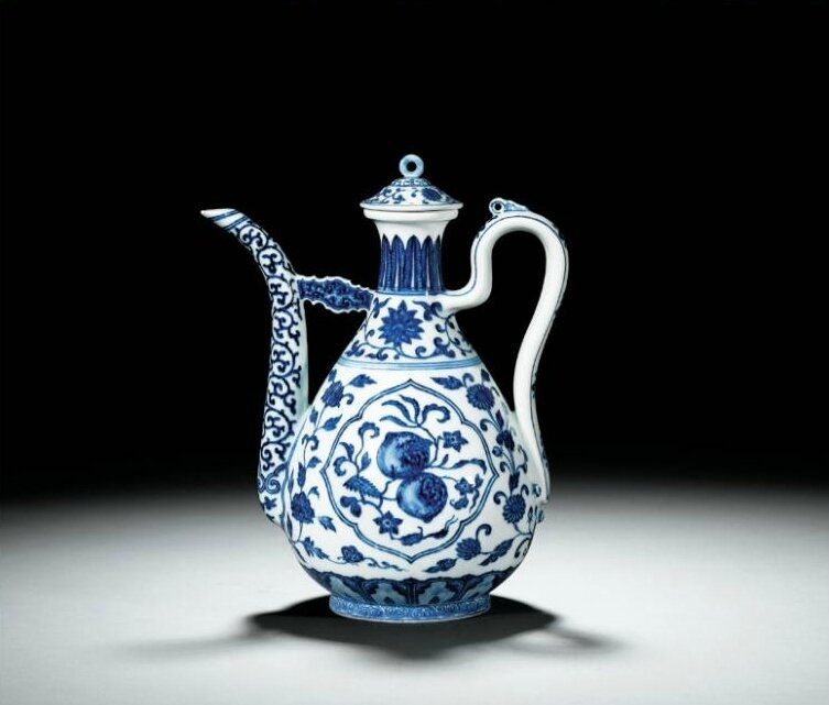Chinese Yuan Dynasty Style Porcelain Wine Ewer Chinese Yuan Dynasty Style Porcelain Wine Ewer