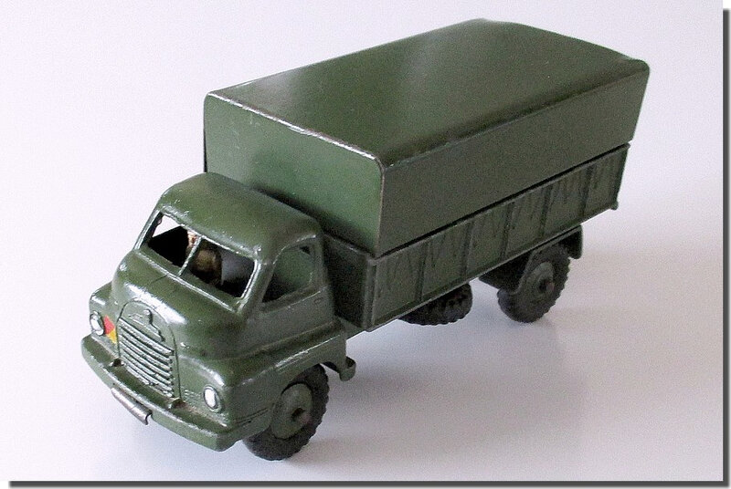 Dinky Toys 621 3-Ton Army Wagon 1