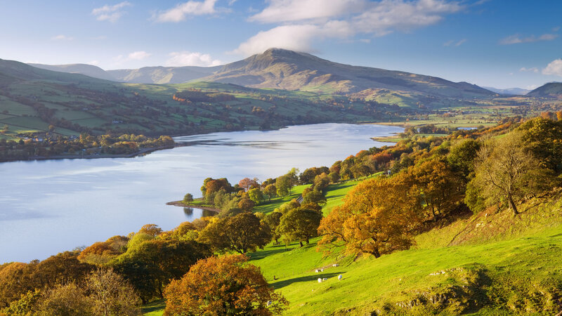 bala_lake_and_the_aran_hills_in_the_snowdonia_national_park_-_vb34133082