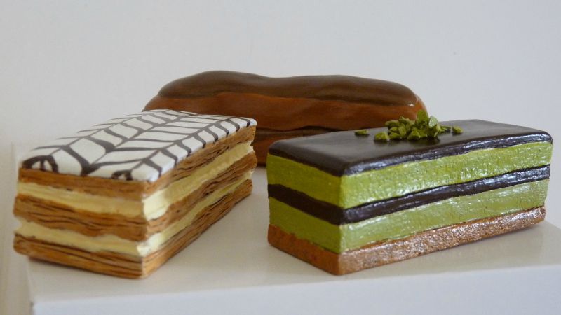 Mille feuilles, éclair café, bavarois pistache
