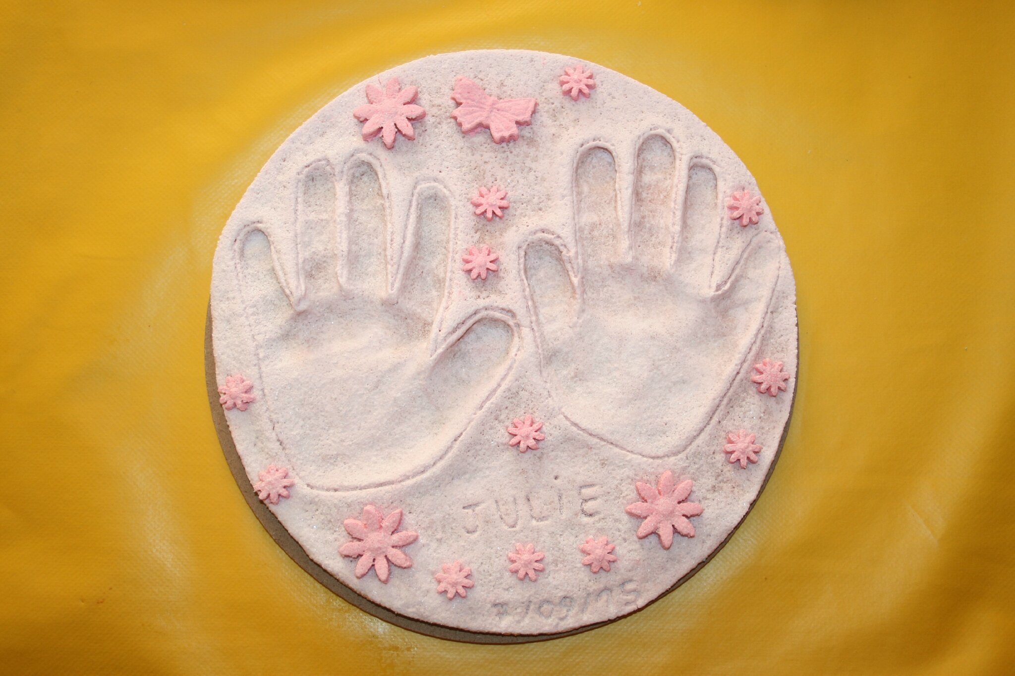 Empreintes de mains en pâte à sel Les Lutins Créatifs, bricolage pour enfants.