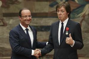 Francois-Hollande beatles