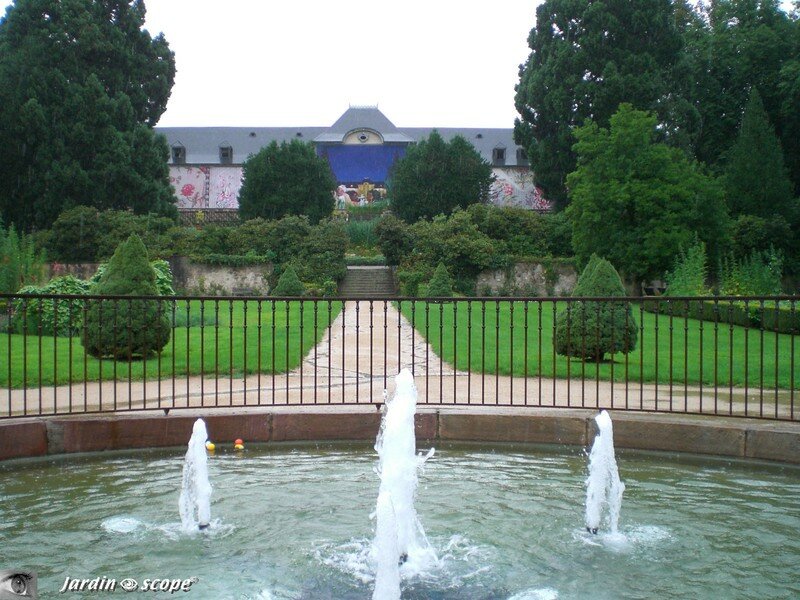 Vue du Château depuis le bassin central