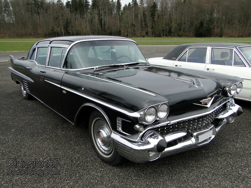 cadillac-fleetwood-75-limousine-1958-01