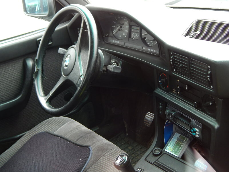 BMW528iE28int