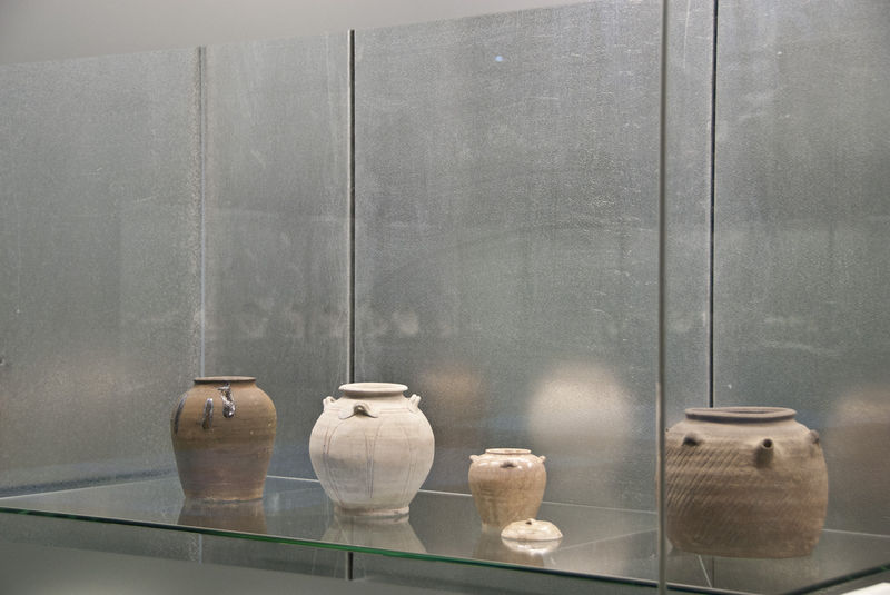 GÔM SÚ'. Ceramics from Viêt Nam, a 2000-Year History GÔM SÚ'. Ceramics from Viêt Nam, a 2000-Year History