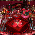 <b>Décoration</b> : Une table de noël toute <b>rouge</b>.