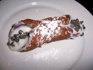 Je raffole des cannoli, un dessert sicilien unique que l\u0027on ne trouve si bon que là,bas, car on a beau essayer d\u0027en faire ici en France, ils sont vraiment