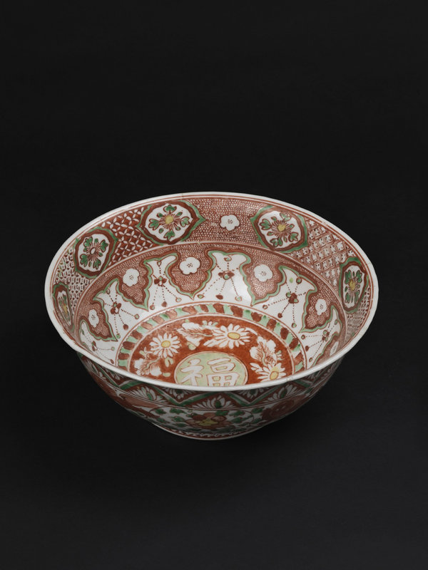 Large Overglaze-Enameled Porcelain Bowl, Ming dynasty, 16th century