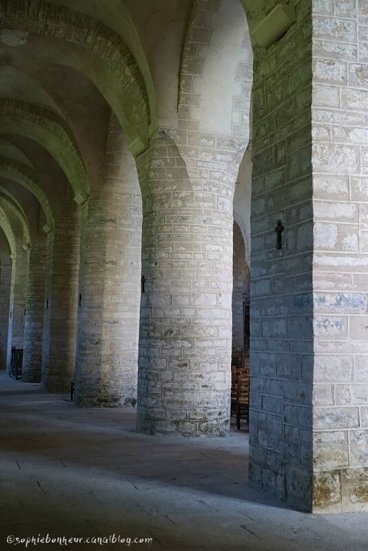 J2 baume abbaye piliers