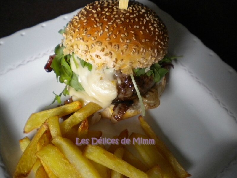 Burger de boeuf limousin, bacon et sauce au cantal 2