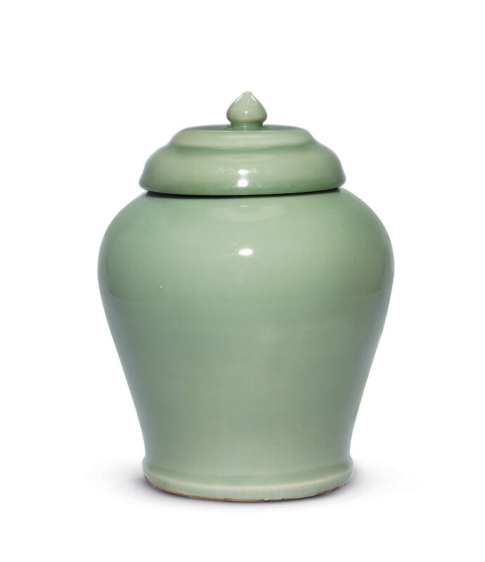 2015_HGK_03472_3114_000(a_very_rare_early_ming_longquan_celadon_jar_and_cover_yongle_period)