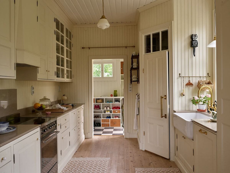 kitchen-historic-house-cream-cabinets-nordroom