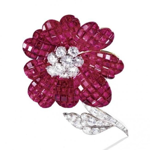 rubis broche