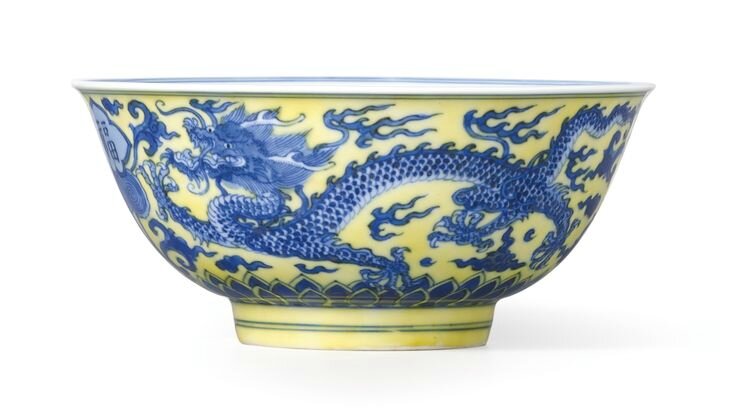 A fine yellow-ground blue and white 'Dragon' bowl, Mark and period of Kangxi