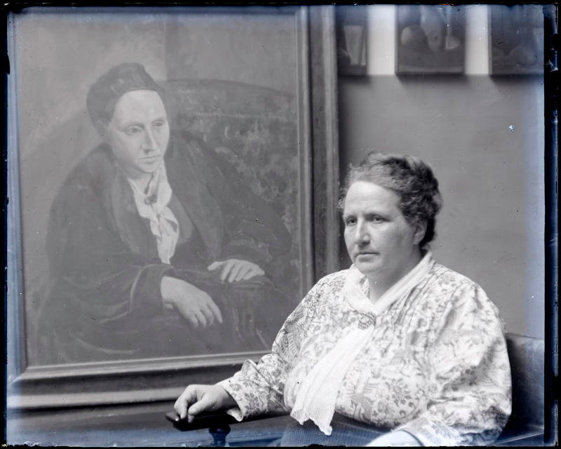 Gertrude devant son portrait