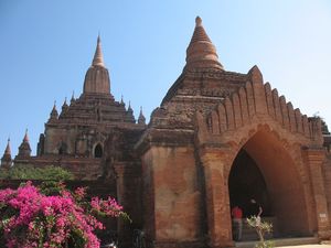 Bagan_temples_1