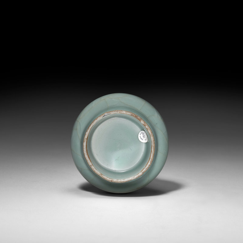 2023_NYR_20461_0884_002(a_longquan_celadon_guan-type_vase_southern_song_dynasty054012)